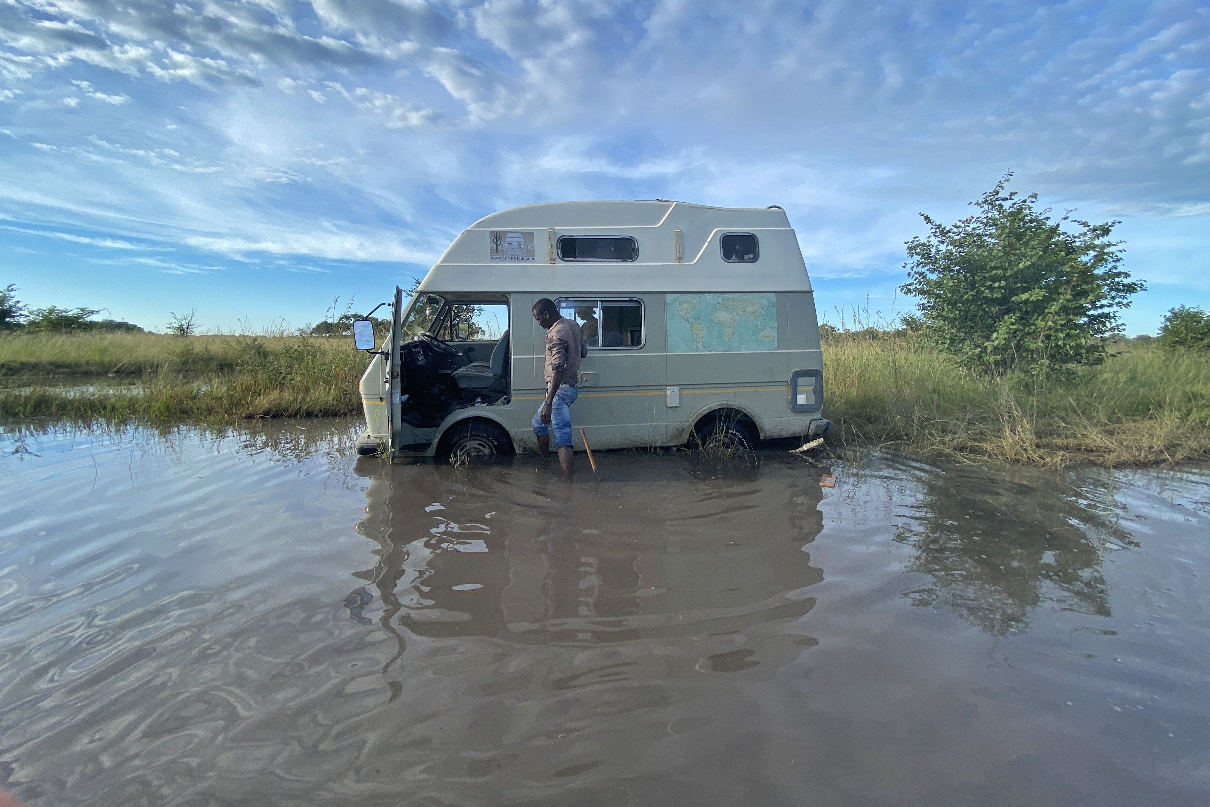 Oscar dans l'eau au Botswana